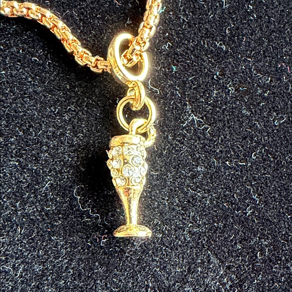 Elegant Effy 24” Gold Charm Necklace with 12 gold pendant charms. New in box. - Picture 6 of 16